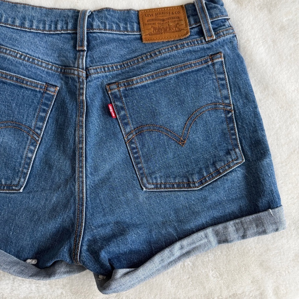 Levi’s The Wedgie Short Women’s Size 30 - Picture 2 of 9